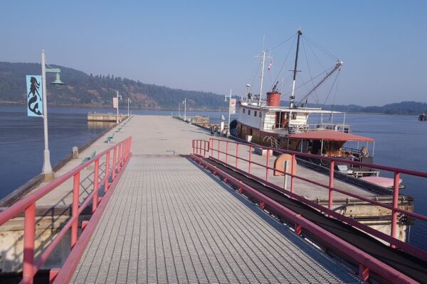Tyee Pier fuel dock and convenience store