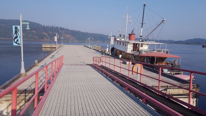 Tyee Pier fuel dock and convenience store